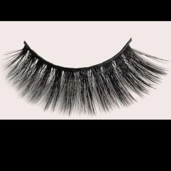 Glam Lashes - Picture 3 of 6